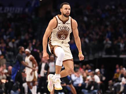 קרי. לא נשאר לו עוד הרבה זמן בטופ (Sam Hodde/Getty Images) (צילום: ספורט 5)