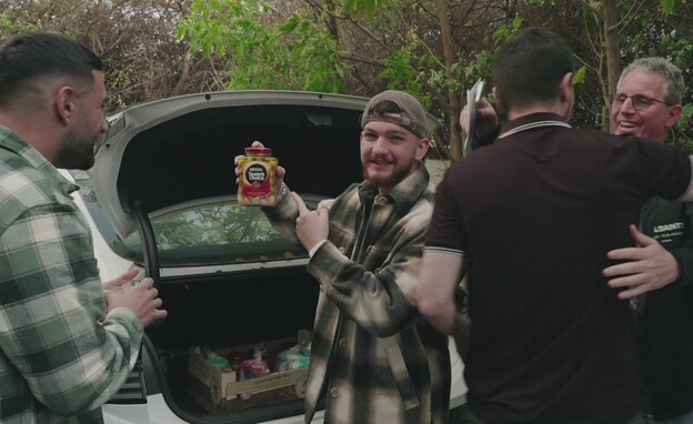 מפגש ראשון של ששת החטופים ששרדו באותה המנהרה