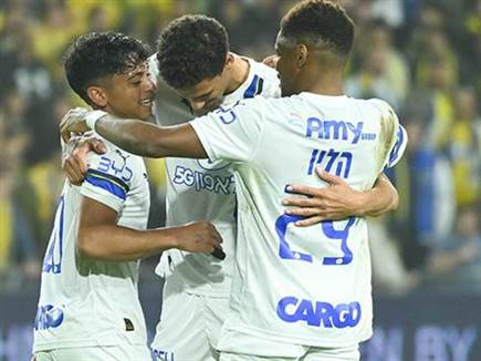 שיפור גדול. מכבי ת&ldquo;א במהלך הניצחון על ק&ldquo;ש (ברני ארדוב) (צילום: ספורט 5)