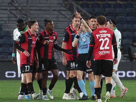 אבל אשטה הורחק אחרי עבירה ברורה (צילום: דני מרון)