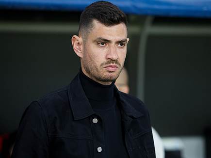 ביטון חוגג ניצחון בכורה (קובי אליהו)