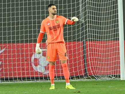 אנטמן ספג בבכורה (ברני ארדוב)