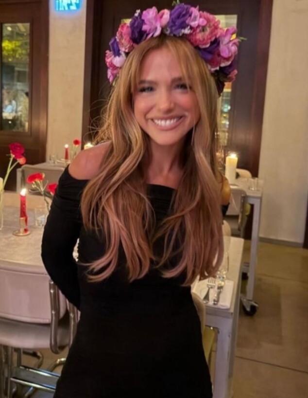 אגם בשמלת מיני