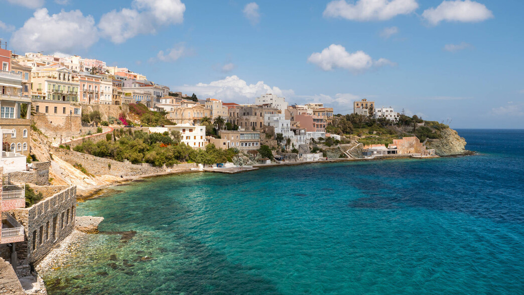 סירוס, יוון