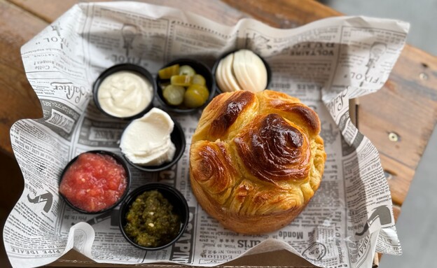 קובנה הצגה. ג'וני קובנה (צילום: לין לוי, mako אוכל)