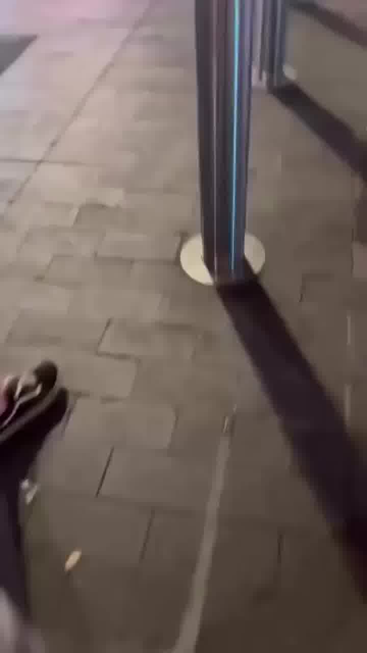 ליטפת שוטר? תתחיל לרוץ, ומהר