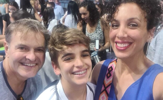 עמית בנדק והוריו 