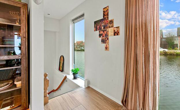 בית תעלה אמסטרדם מדרגות לקומה תחתונה 