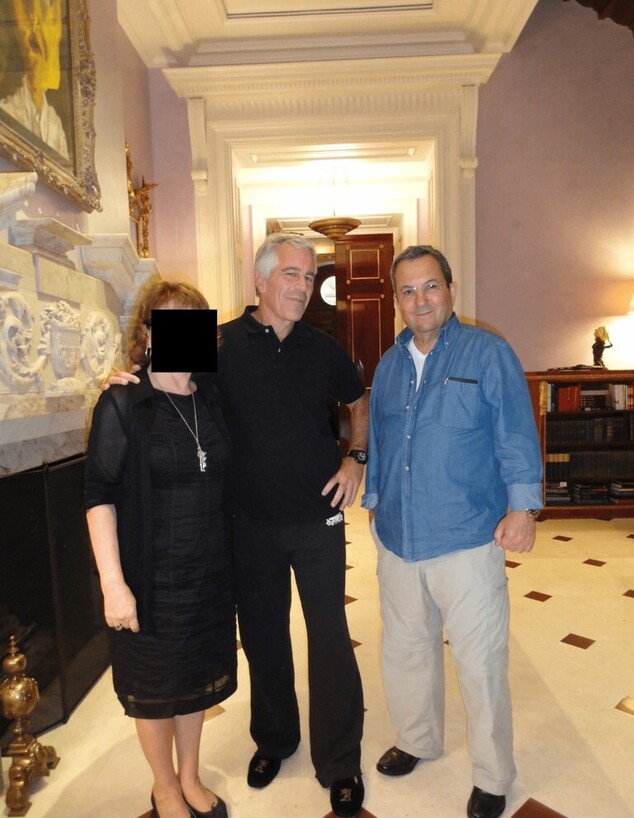 תמונות חדשות של אהוד ברק באי של אפסטין