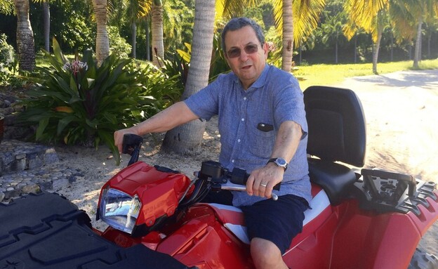 תמונות חדשות של אהוד ברק באי של אפסטין