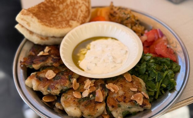 קבב דגים בצלחת, 50 שקלים