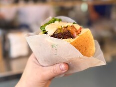 פיתת קבב עגלה, מיועדת להיות בסט סלר (צילום: ניצן לנגר, mako אוכל)