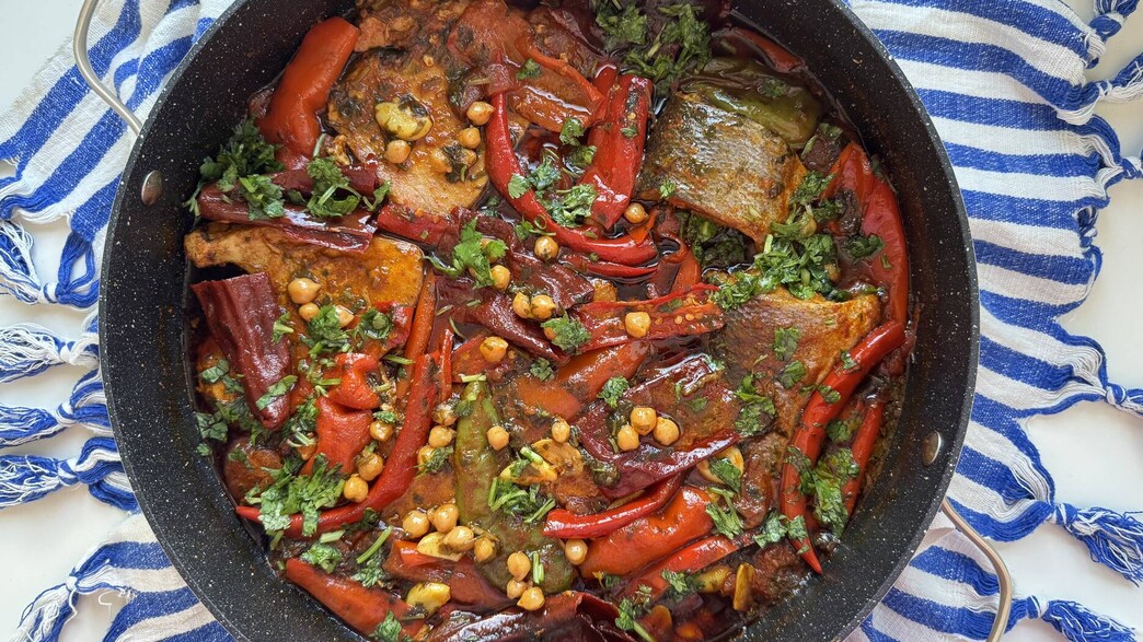 דג מרוקאי עם גרגירי חומוס