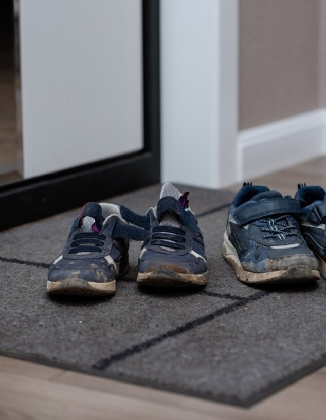 נעליים מלוכלכות בכניסה