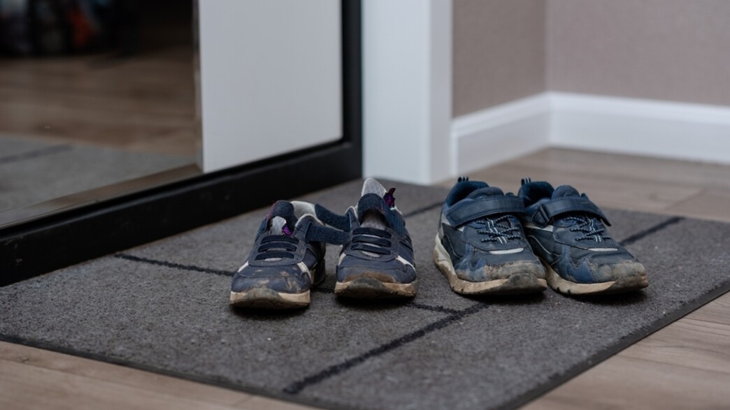 נעליים מלוכלכות בכניסה