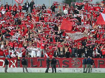 ואיזה שמחים האוהדים (אלן שיבר) (צילום: ספורט 5)