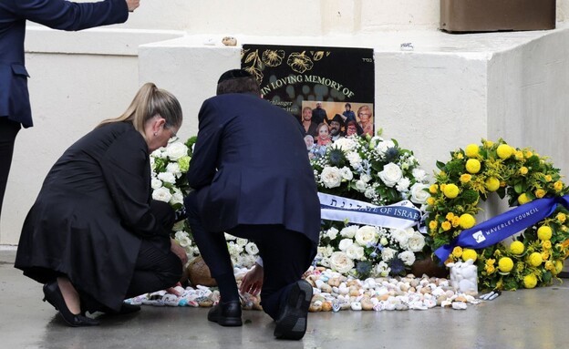 יצחק הרצוג בטקס הזיכרון באתר פיגוע הטרור בחוף בונד