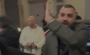 איתי לוי בפריז (צילום: רשתות חברתיות לפי סעיף 27 א')