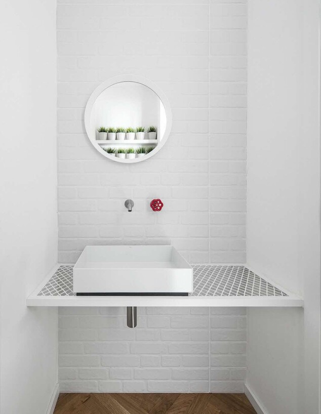 נקודות אדומות לא מבליטות ומגבילות עיצוב מאיה שינברגר  