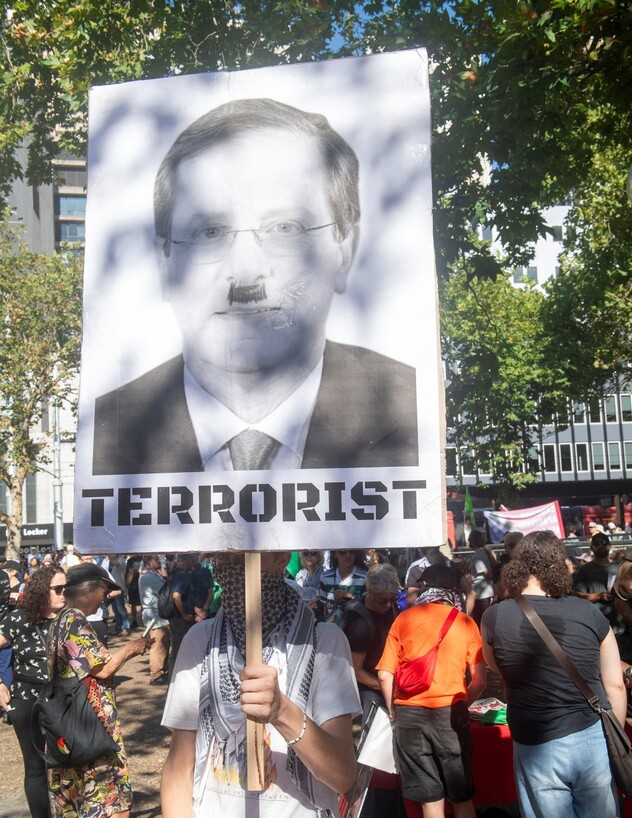 אלפים מפגינים בסידני נגד הנשיא יצחק הרצוג