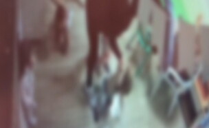 תיעוד מ"פעוטון הזוועות" (צילום: חדשות 12)