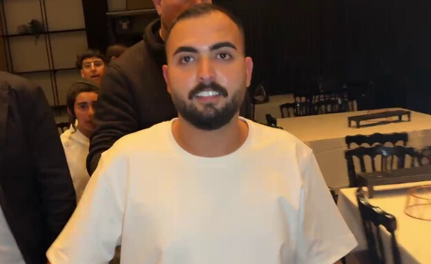 אושר כהן יורד מהבמה