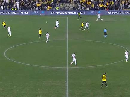 ירידה של שחקן הכנף לעמדה נמוכה כדי להשתתף בהנעת הכדור