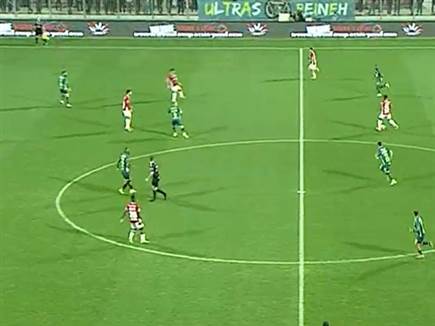 ונטורה מוביל כדור, שני הקשרים האחרים מקדימה