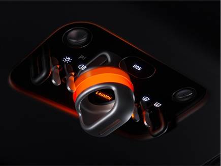 פקדים גם בתקרה, ומהוידאו זיהינו מושבים אחוריים (צילום: ספורט 5)