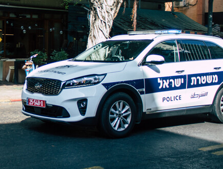 שוטר חשוד שאנס שוטרת בביתו: "כלא אותי בבית ואנס אותי"