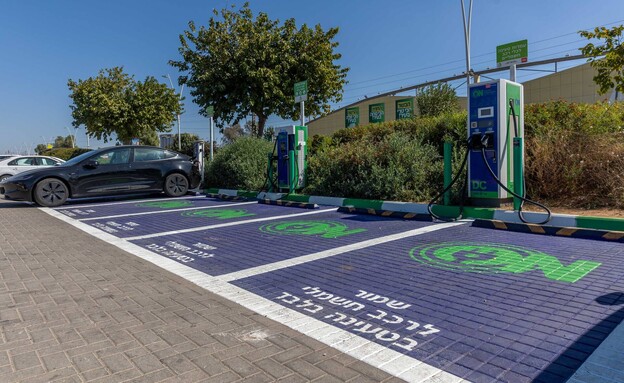 עמדות טעינה לרכלי רכב חשמליים