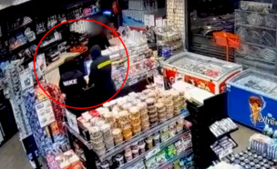 תיעוד מעשי השוד (צילום: דוברות המשטרה)