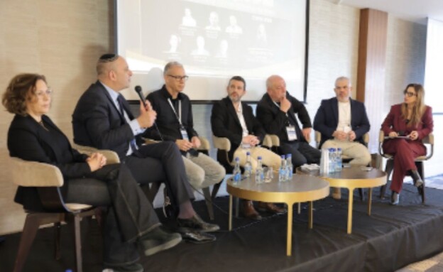 הפאנל השני בכנס "אין יותר פריפריה" של נדל"ן מדיה (צילום: אריק טלמור)