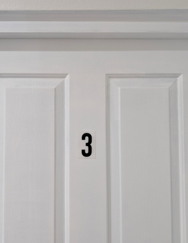 דלת עם מספר