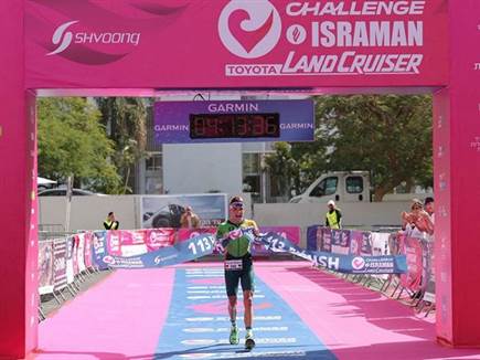 מרסל בולבאט מנצח בישראמן | צילום: עודד קרני, שוונג (צילום: ספורט 5)