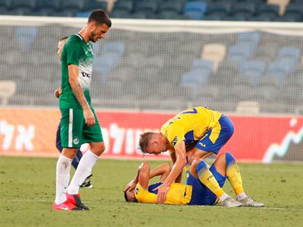 הצהובים חוגגים עלייה לגמר, בו פגשו את הפועל ת&ldquo;א וזכו (אלן שיבר) (צילום: ספורט 5)