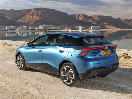 איך הבדל בעיצוב החיצוני, השינוי בתא הנוסעים ובטווחי הנסיעה (צילום: ספורט 5)