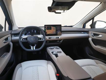 מסכים שגדלו בכמה אינצ`ים והפכו ברורים יותר (צילום: ספורט 5)