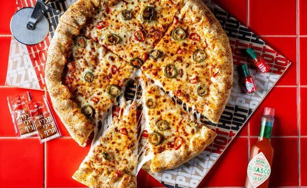 פיצה חריפה עם טבסקו בפיצה האט