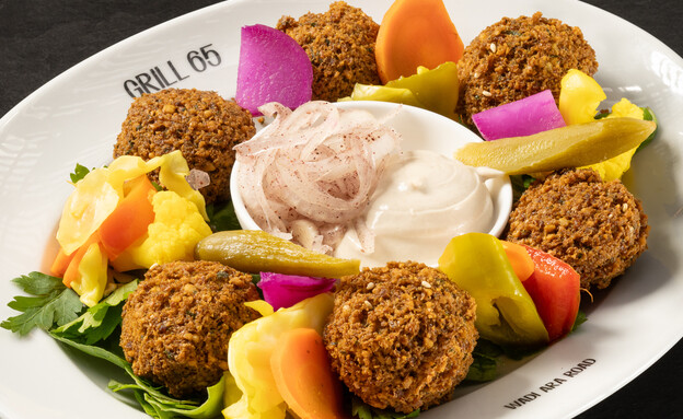 מהמוצלחות יותר בפתיחת השולחן: צלחת פלאפל טרי