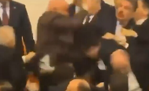 תיעוד מהמכות בפרלמנט הטורקי