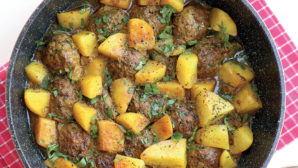 קציצות בשר אווריריות עם מרכיב סודי ומפתיע (צילום: אפרת ליכטנשטט, אז מה את עושה כל היום?)