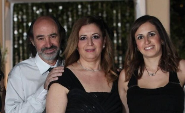 שני טולדנו עם הוריה