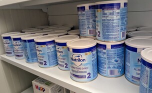 מוצרי נוטרילון בסופרמרקט (צילום: Photo Nature Travel, shutterstock)