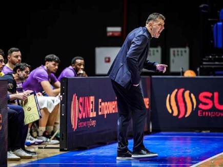 פרדראג קרוּניץ׳. הפסיד בבכורה (FIBA) (צילום: ספורט 5)