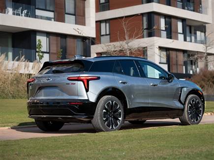 אח לא זהה לבלייזר בנזין ששיווקו הופסק אצלנו ב-2024 (צילום: ספורט 5)