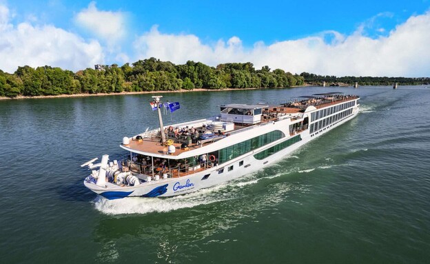 אוניה של קבוצת גורדון תיירות