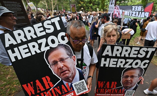 שלטים נגד הרצוג אוסטרליה