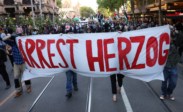 שלטים נגד הרצוג למאסר אוסטרליה