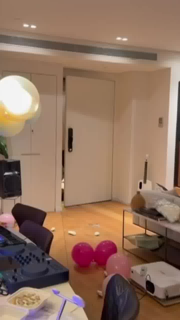 בלי מיכל: ניר ויצמן חוגג עם הילדים